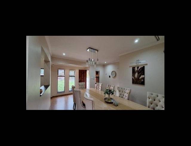 5 BEDROOM HOUSE FOR SALE IN CONSTANTIA KLOOF
